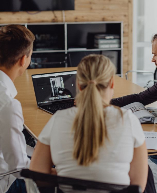 Immobilienberatung im Team – digitale Präsentation und persönliche Betreuung für Investoren